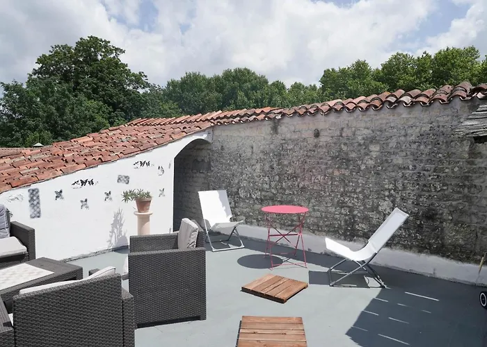 Maison De Charme, D'artiste, Décoration Brocante Aigrefeuille-dʼAunis