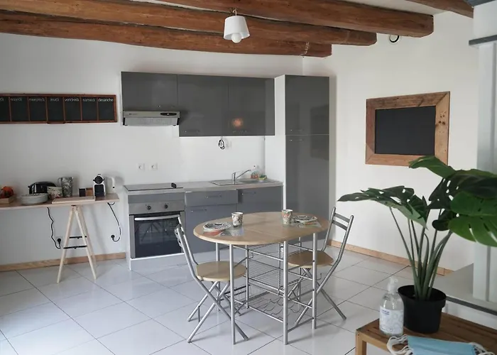 Maison De Charme, D'artiste, Décoration Brocante Aigrefeuille-dʼAunis